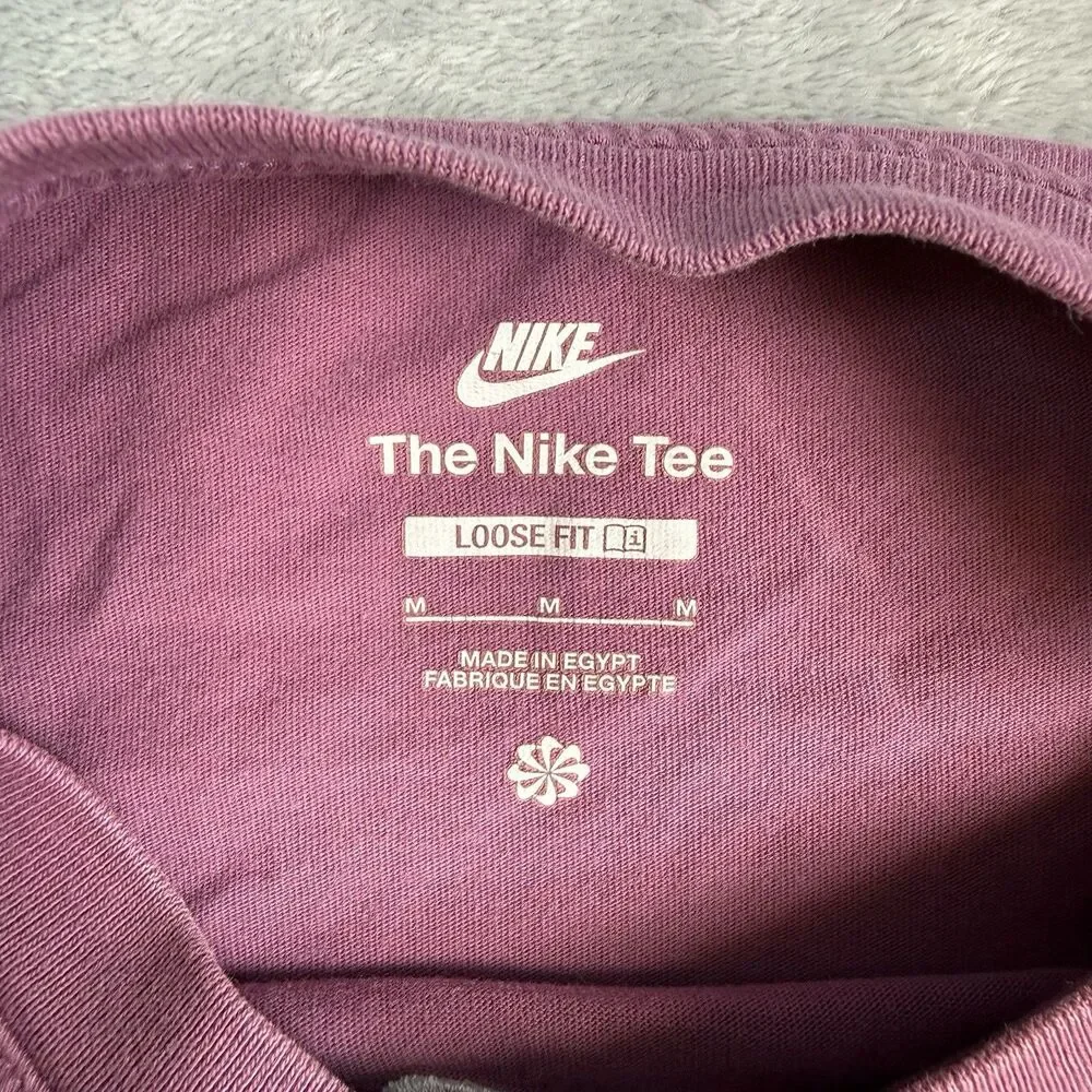 Nike Mini Middle Swoosh Essential T Shirt Purple Loose Fit Men’s Medium